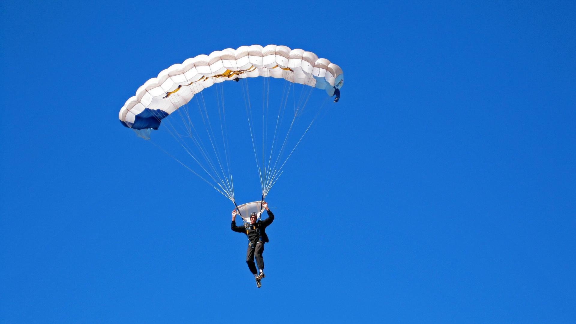 前NBA球员怀特塞德更新社媒晒照,定位显示已抵达上海,怀特塞德效力过的球队
